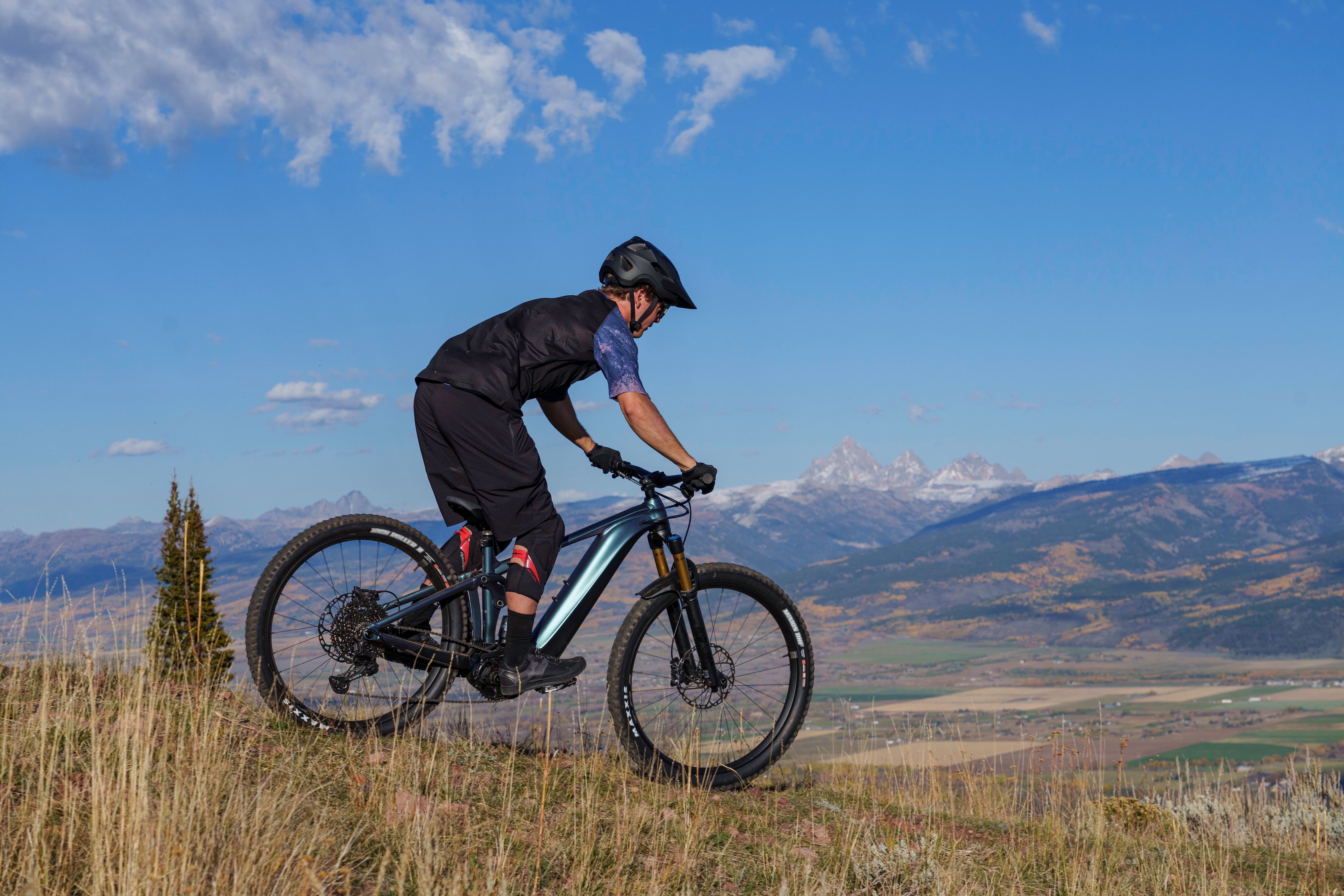 electric bicycles sunshine coast Leoguar Zephyr ST Beach Cruiser Ebike, 500W Motor, Extra-Wide Saddle, Comfortable Bike for Beach & City Rides, Neon Lime and a Shimano 7 Electric Bikes | E-Bikes MTN