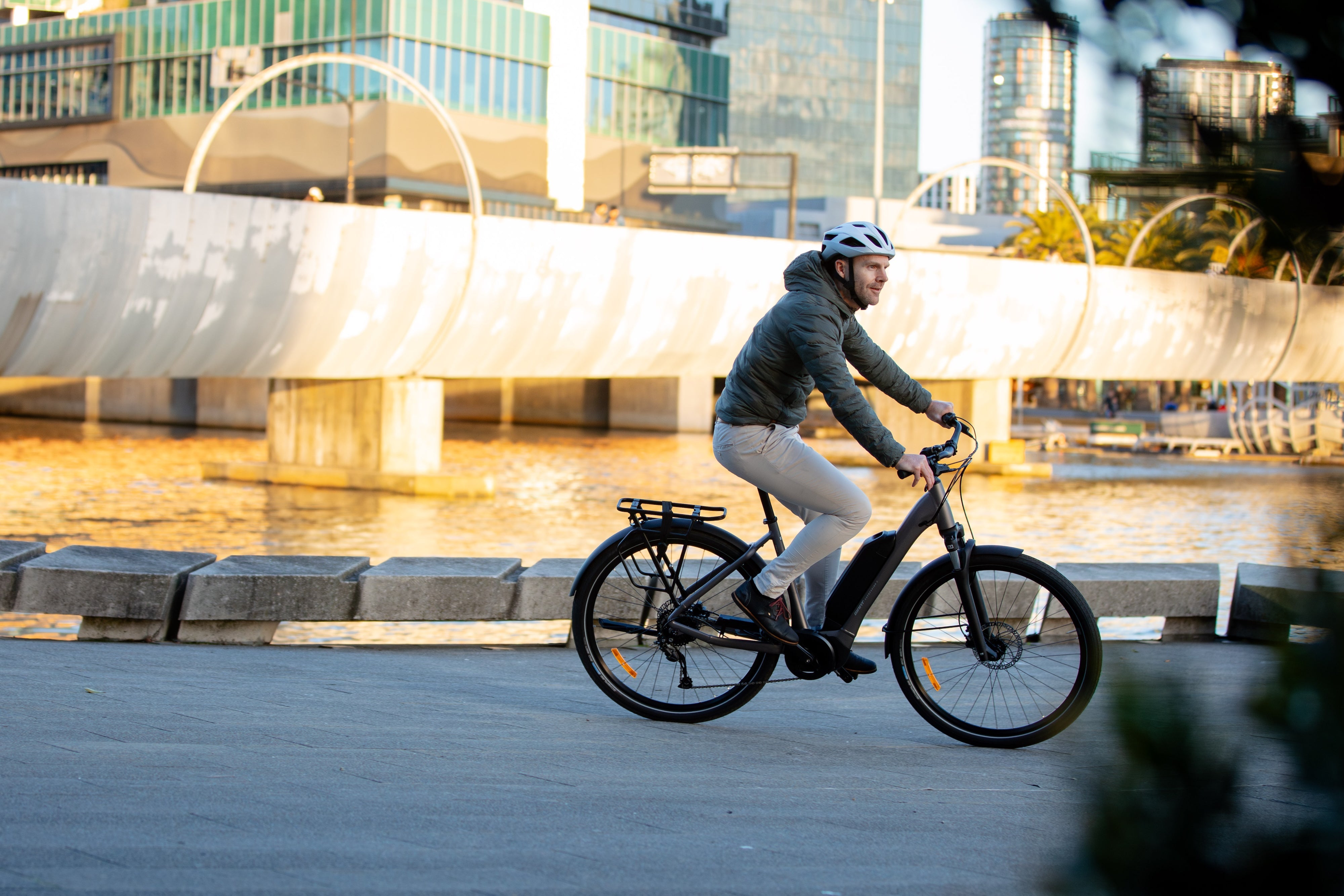 electric bicycles sunshine coast Leoguar Zephyr ST Beach Cruiser Ebike, 500W Motor, Extra-Wide Saddle, Comfortable Bike for Beach & City Rides, Neon Lime and a Shimano 7 Electric Bikes | E-Bikes MTN